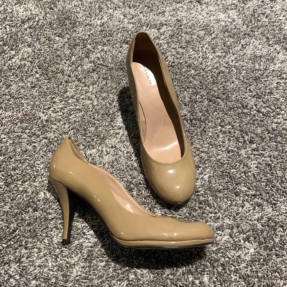 Tahari Nude Heels